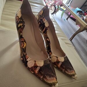 Tahari Floral Butterfly Print Women's Heels